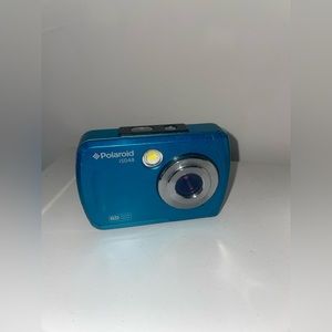 polaroid waterproof camera it is almost like a go pro would need an sd card